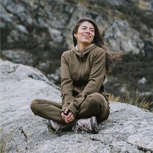 PAKA Women’s Hoodie & Joggers Set